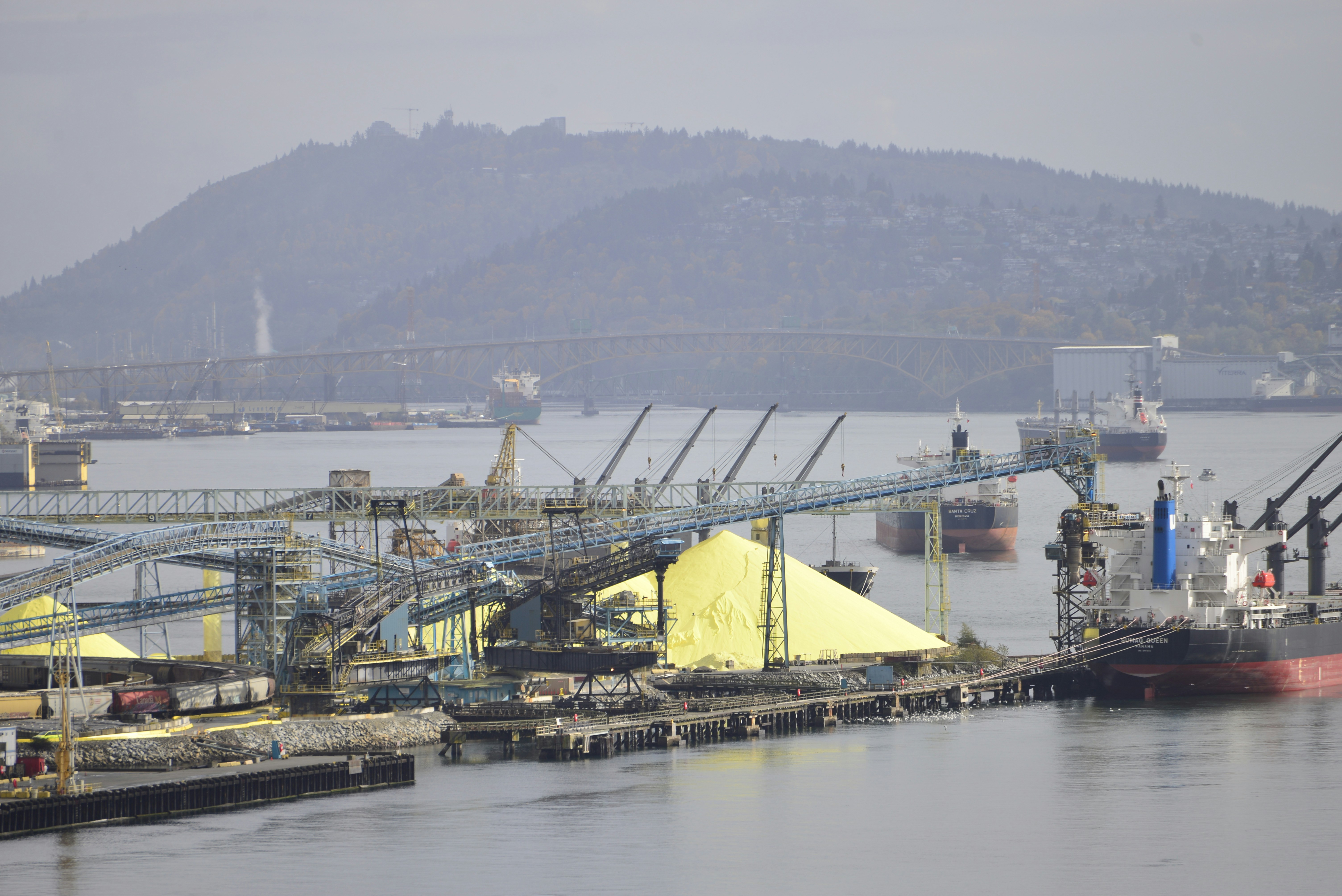 Sulphur stockpile at a port terminal with bulk vessels